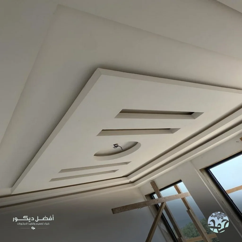 أسقف مع إضاءة مخفية